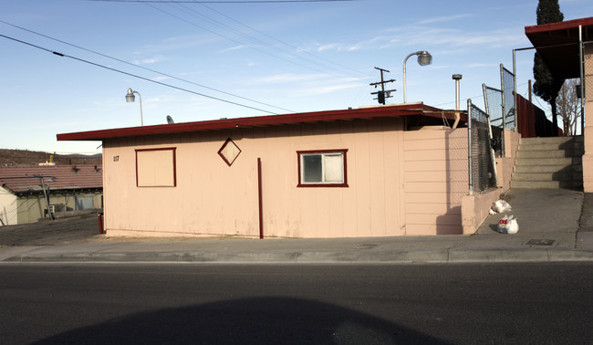 117 Otis Ave in Barstow, CA - Foto de edificio - Building Photo