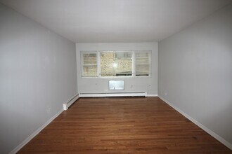 1642 W Morse Ave, Unit 2N in Chicago, IL - Building Photo - Building Photo