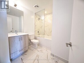 180 Front St E in Toronto, ON - Building Photo - Building Photo