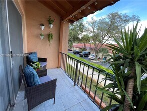 7110 Fairway Dr in Miami Lakes, FL - Building Photo - Building Photo