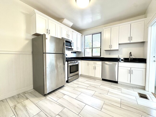 property at 4-4 Harris Pl