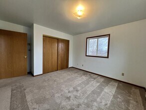 282 Wintergreen Dr in Omro, WI - Building Photo - Building Photo