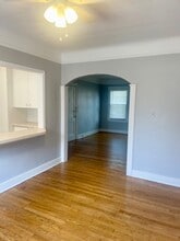 15111 E Vernor Hwy in Grosse Pointe Park, MI - Foto de edificio - Building Photo