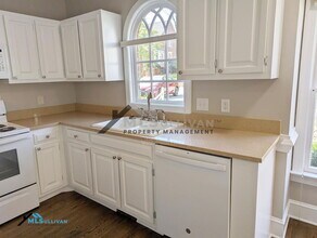 1306 Hampshire Ct in Raleigh, NC - Building Photo - Building Photo