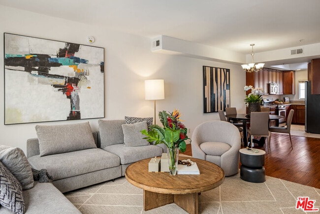 property at 109 S St Andrews Pl