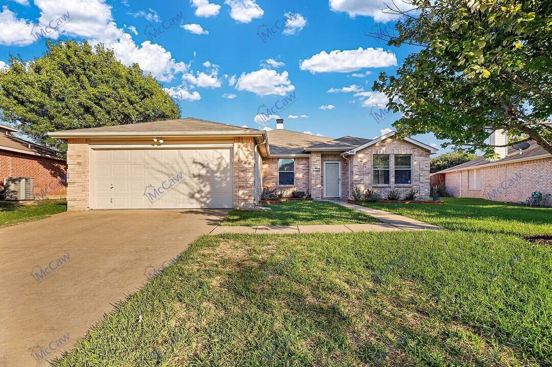 208 Blazing Star Trail in Burleson, TX - Building Photo