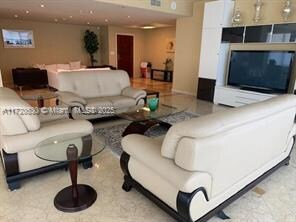 100 Lincoln Rd, Unit # PH4 in Miami Beach, FL - Building Photo - Building Photo
