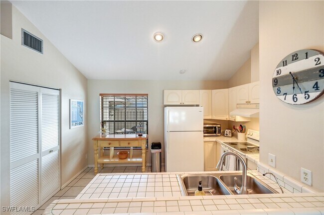 878 Meadowland Dr