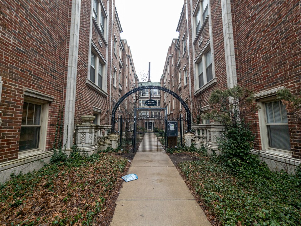 5402 N Kenmore Ave in Chicago, IL - Building Photo