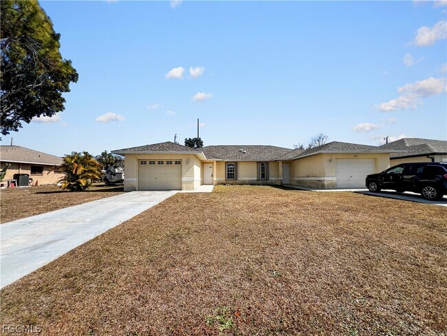 1909 SW Santa Barbara Pl in Cape Coral, FL - Building Photo - Building Photo