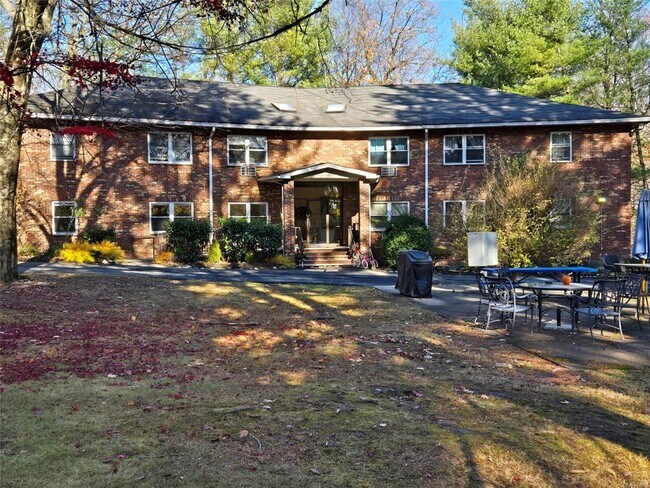 119 Crooked Hill Rd-Unit -202 in Pearl River, NY - Building Photo - Building Photo