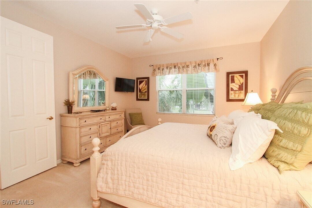4615 Hawks Nest Dr in Naples, FL - Building Photo
