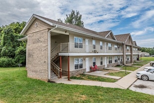 Oak Cliff Apartments in Strafford, MO - Building Photo