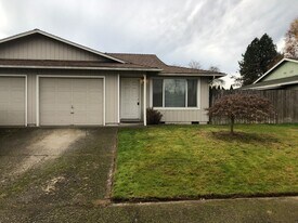 4812 Cougar Ct SE in Salem, OR - Building Photo