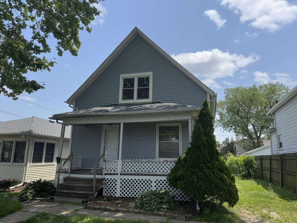121 15th St in Silvis, IL - Building Photo
