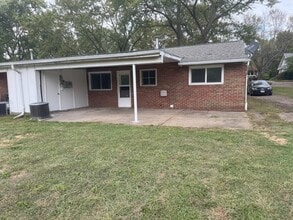 7520 Portage St NW in Massillon, OH - Building Photo - Building Photo