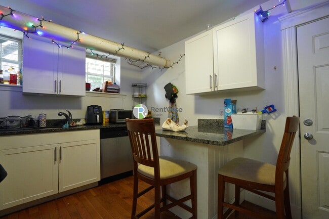 6 Camelot Ct in Boston, MA - Building Photo - Building Photo