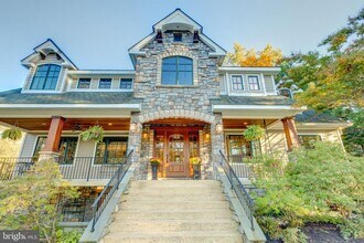 1057 Vista Dr in McLean, VA - Building Photo - Building Photo