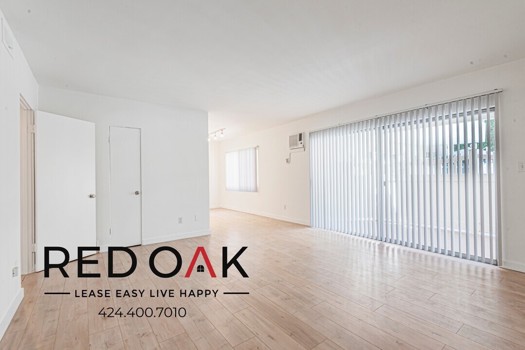 1327 Laurel Ave in West Hollywood, CA - Building Photo
