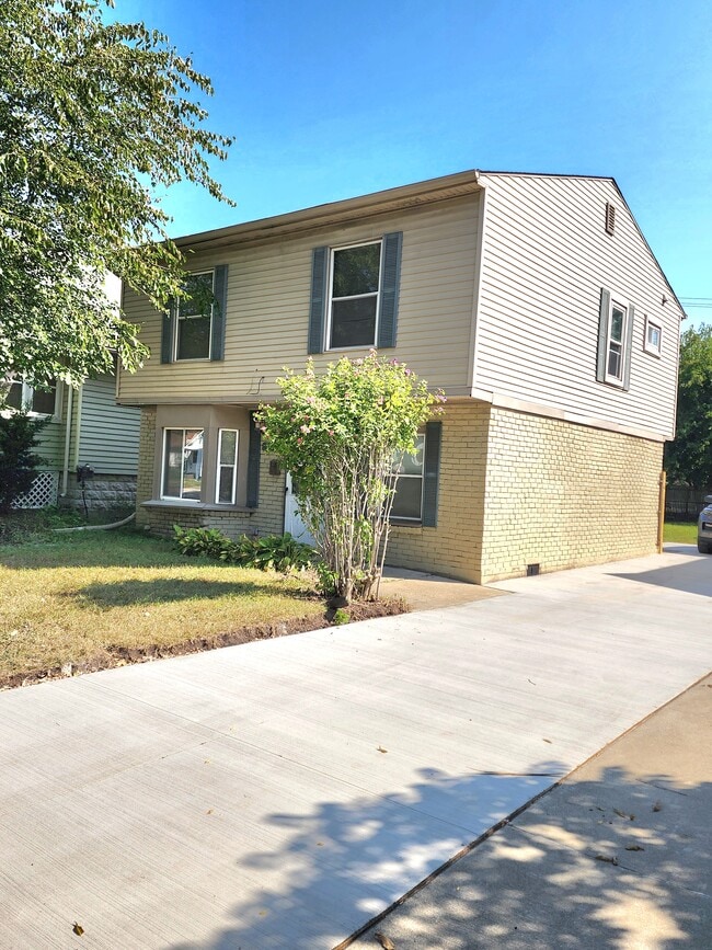 property at 23060 Berdeno Ave