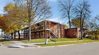 186 Queen St in Sarnia, ON - Building Photo - Building Photo