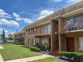 925 W Oak Ridge Rd in Orlando, FL - Building Photo