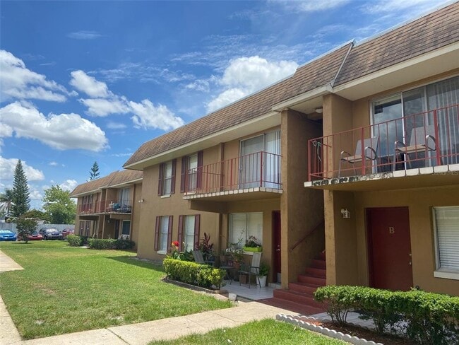 property at 925 W Oak Ridge Rd