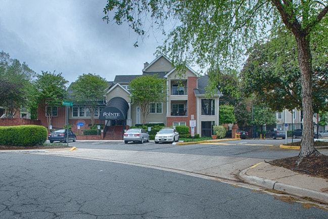 3309 Wyndham Cir, Unit 3185 in Alexandria, VA - Foto de edificio - Building Photo