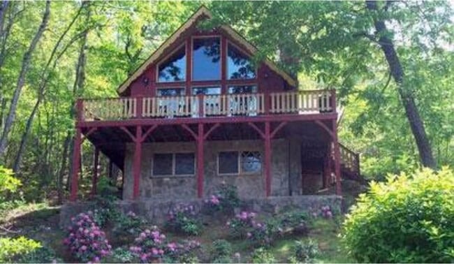 property at 24 Chalet Village Dr