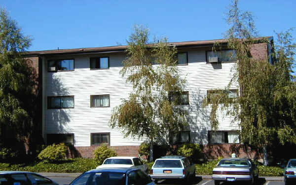 Holly Tree Village in Beaverton, OR - Building Photo - Building Photo