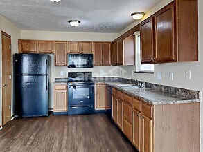 8255 Captain Dr in Avon, IN - Building Photo - Building Photo