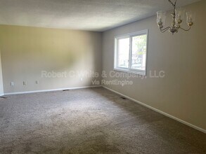 27 White Birch Ln in Danbury, CT - Building Photo - Building Photo