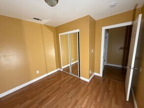 718 E 40th Pl in Los Angeles, CA - Building Photo - Building Photo