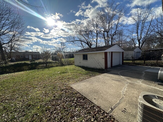 4606 Aral Dr in Louisville, KY - Building Photo - Building Photo