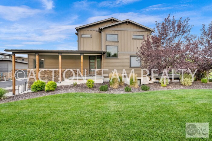 6357 E 820 S in Huntsville, UT - Building Photo