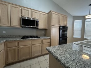 8830 Shamu Ct in Las Vegas, NV - Building Photo - Building Photo