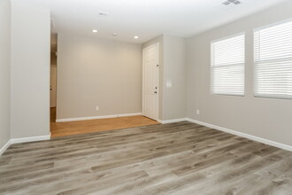 3604 N Porch Swings Way in Las Vegas, NV - Building Photo - Building Photo
