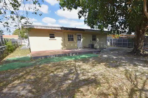 12867 Stacey E Cox Ct in Hialeah, FL - Foto de edificio - Building Photo