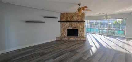10136 Paradise Blvd in Treasure Island, FL - Building Photo - Building Photo