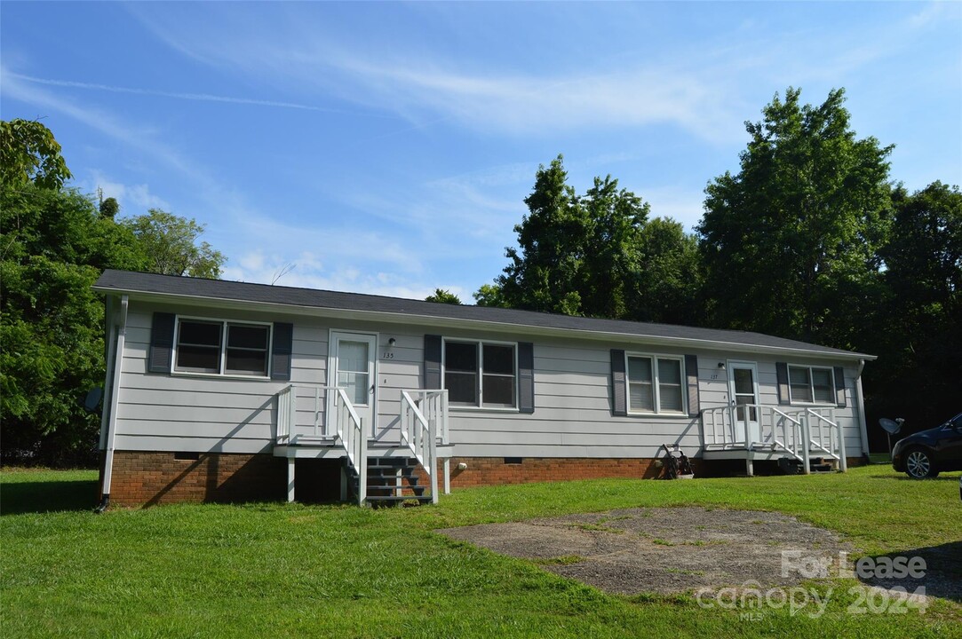 135 Sherrill Ln in Mocksville, NC - Building Photo