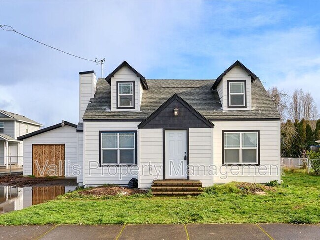 415 S 11th St in Independence, OR - Building Photo - Building Photo