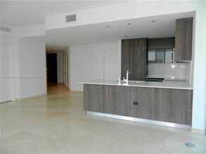 68 SE 6th St, Unit 2204 in Miami, FL - Building Photo - Building Photo