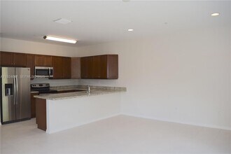 8464 W McNab Rd in Tamarac, FL - Building Photo - Building Photo