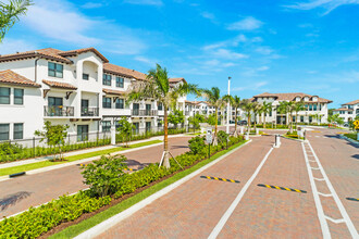 Legacy Las Palmas in Hialeah, FL - Building Photo - Building Photo