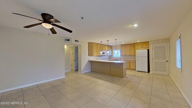 210 11th Ave S in Jacksonville Beach, FL - Foto de edificio - Building Photo