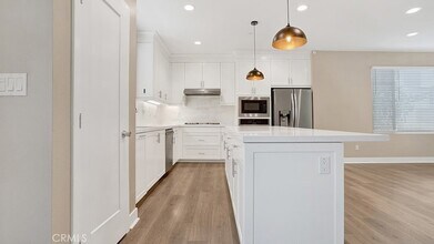 165 Tenor in Irvine, CA - Building Photo - Building Photo