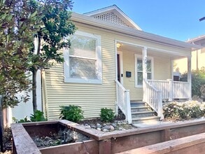 2433 Castro Way in Sacramento, CA - Building Photo - Building Photo