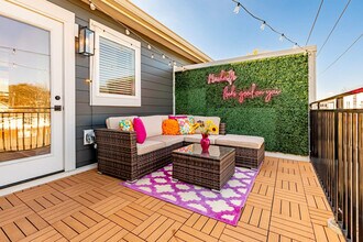 336B Douglas Ave in Nashville, TN - Foto de edificio - Building Photo