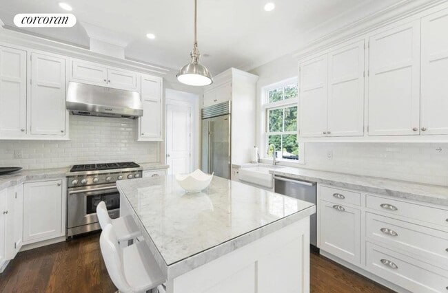 20 Lighthouse Ln in Sag Harbor, NY - Building Photo - Building Photo