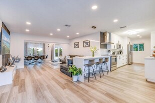 834 SW 14th Ct in Fort Lauderdale, FL - Building Photo